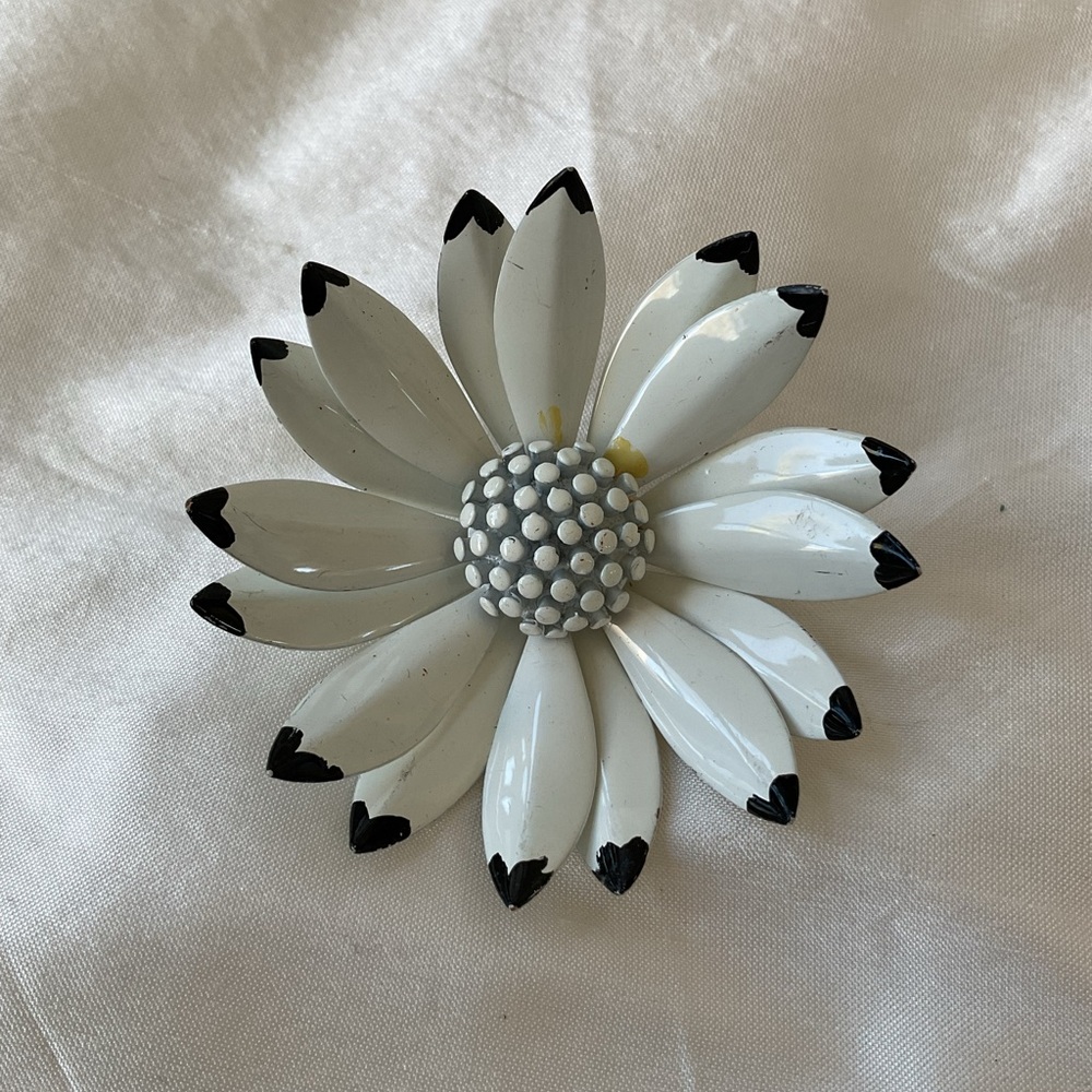 1960’s NOS 3” Diameter Black And White Flower Brooch